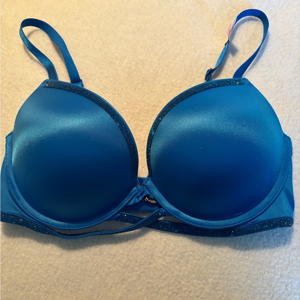 Victoria’s Secret Very Sexy Push up bra, size 34D.